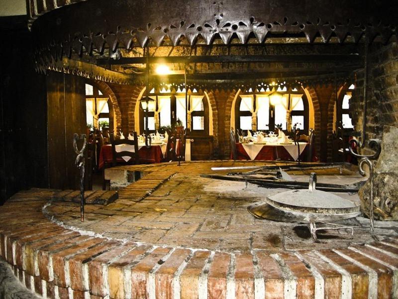 Hotel Restaurant Bujtina E Gjelit Tirana Exterior photo